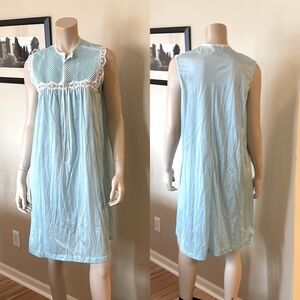Vintage Llise Stevens Blue W/White Lace Sleeveless Nightgown. Size M. D3/A1683